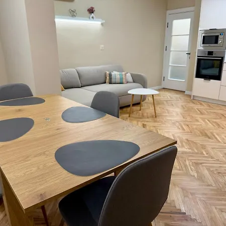 Cozy Cathedral Corner - 2 Mins Walk From The Main Pedestrian Street Appartamento *