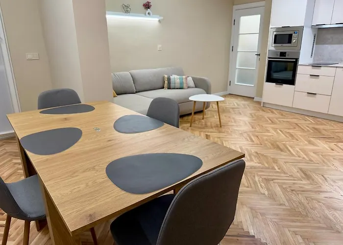 Cozy Cathedral Corner - 2 Mins Walk From The Main Pedestrian Street Appartamento *