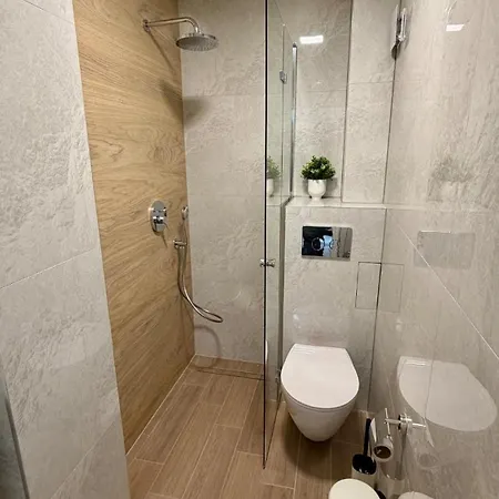 Cozy Cathedral Corner - 2 Mins Walk From The Main Pedestrian Street Apartment *