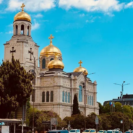 Cozy Cathedral Corner - 2 Mins Walk From The Main Pedestrian Street Apartment