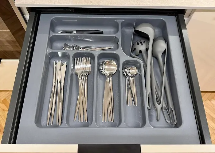 Cozy Cathedral Corner - 2 Mins Walk From The Main Pedestrian Street Апартаменти