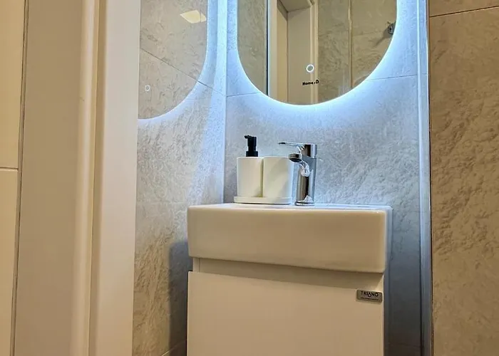 Cozy Cathedral Corner - 2 Mins Walk From The Main Pedestrian Street Апартаменти *